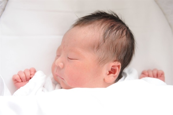 赤ちゃんの睡眠時間、1ヶ月の子はどれくらい寝るの？平均は？ あかハピ♪赤ちゃんの成長応援・便秘や熱の健康対策ブログ